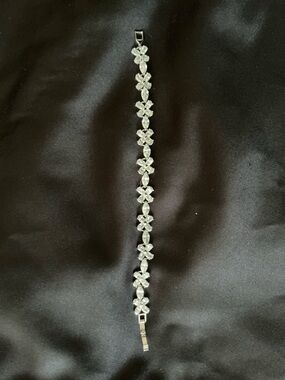 Silver Floral Crystal Tennis Bracelet - Sparkling Women’s Jewelry